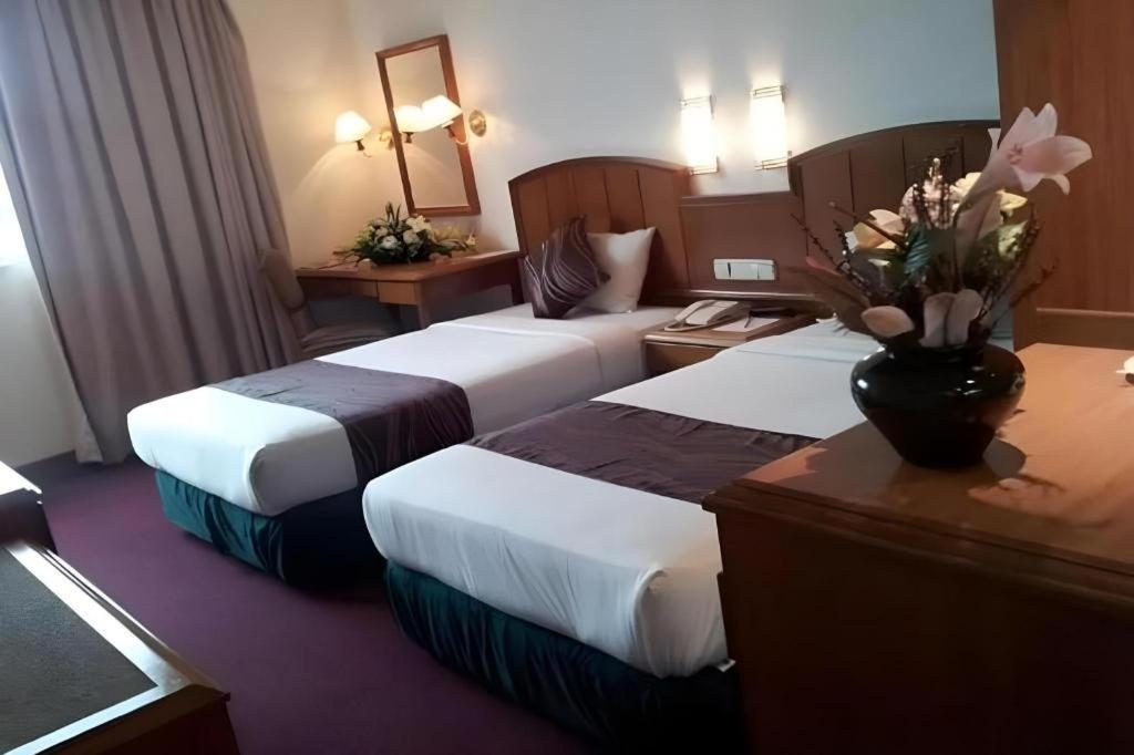 Hotel Continental George Town Esterno foto
