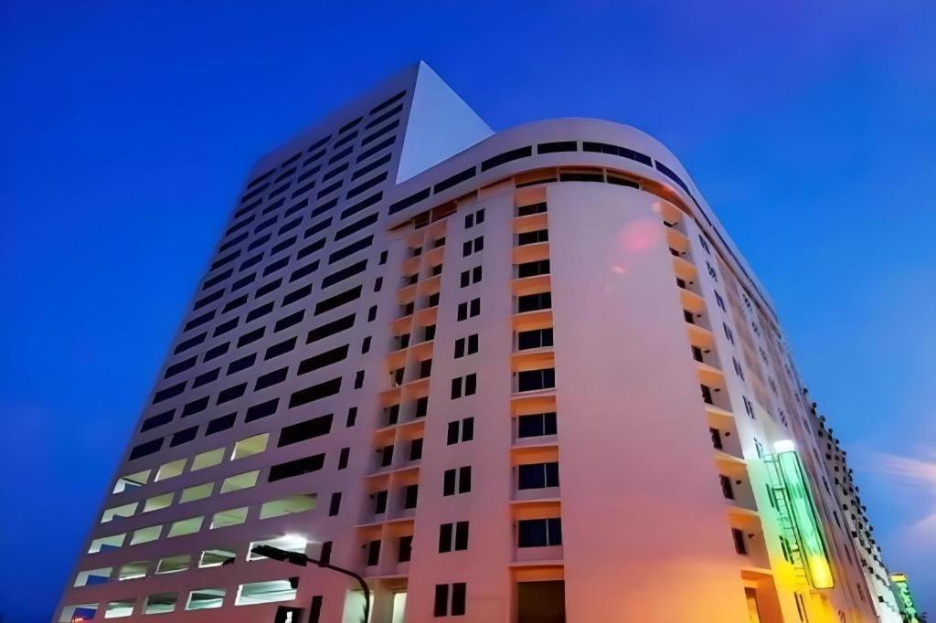 Hotel Continental George Town Esterno foto