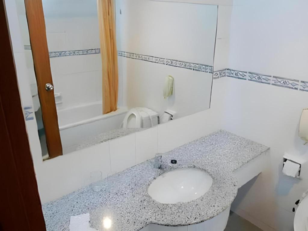 Hotel Continental George Town Esterno foto
